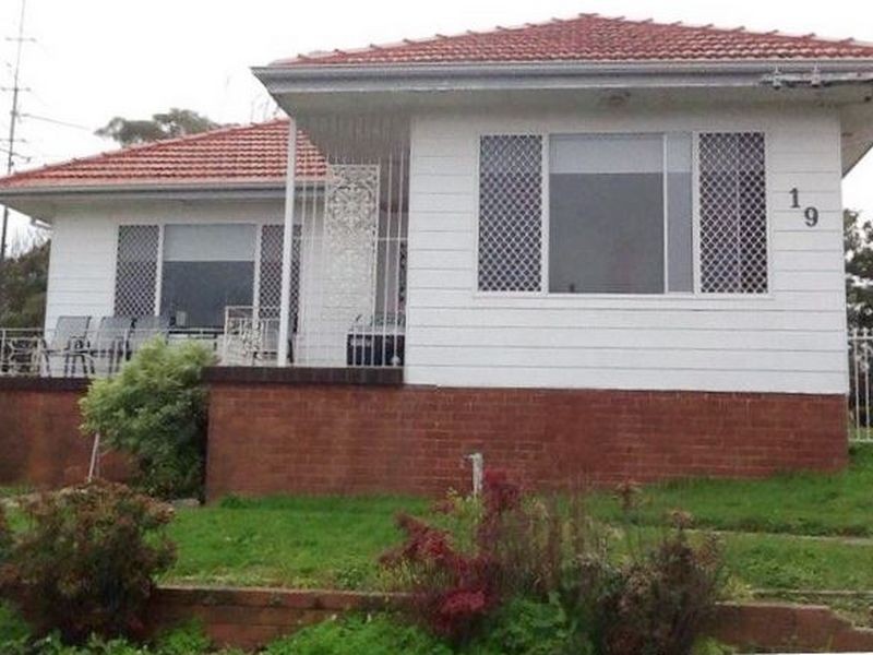 19 Pearce Avenue, Belmont NSW 2280