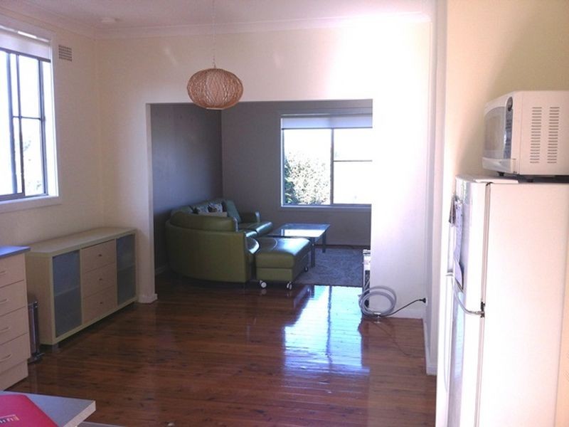 87 Old Belmont Rd, Belmont North NSW 2280