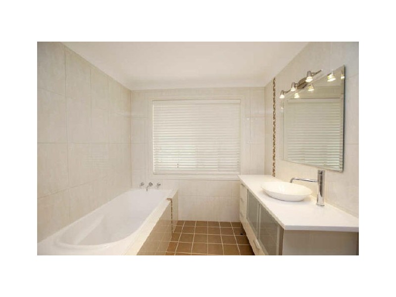 15 Fulmar Close, Mount Hutton NSW 2290