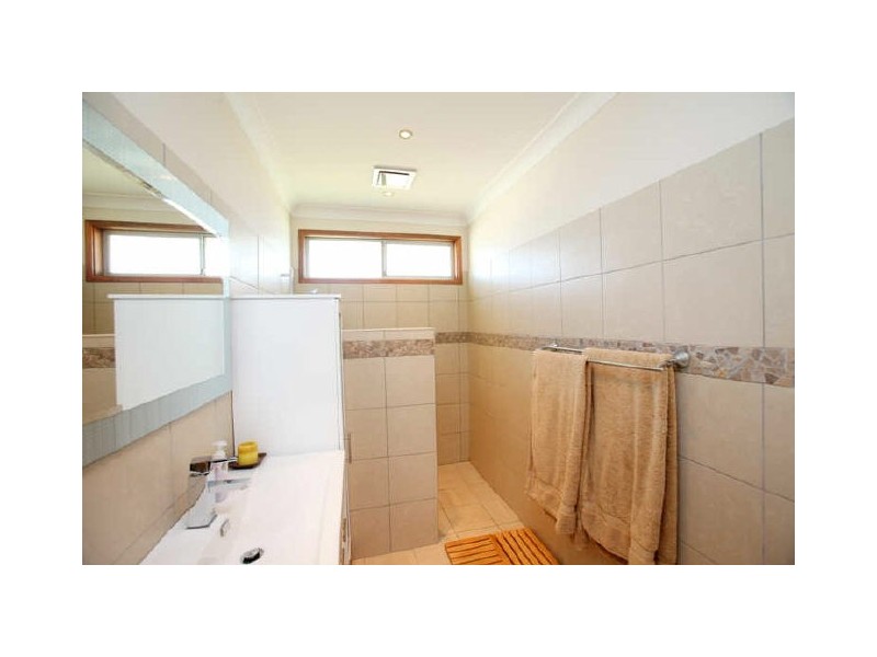 102 Marks Point Road, Marks Point NSW 2280