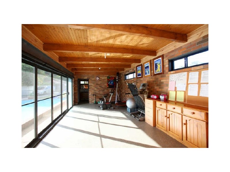 102 Marks Point Road, Marks Point NSW 2280