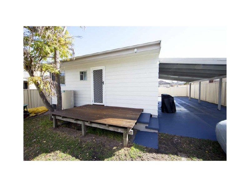 12 Henry Street, Belmont NSW 2280