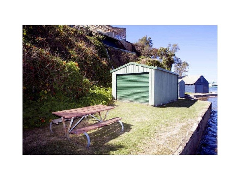 114 Ross Street, Belmont NSW 2280