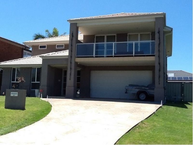 27 Camberwarra Dr, Belmont North NSW 2280