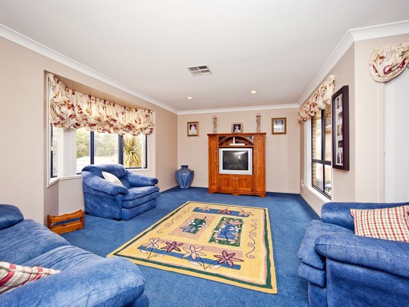 32 Seafarer Close, Belmont NSW 2280