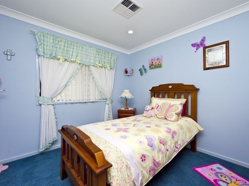 32 Seafarer Close, Belmont NSW 2280