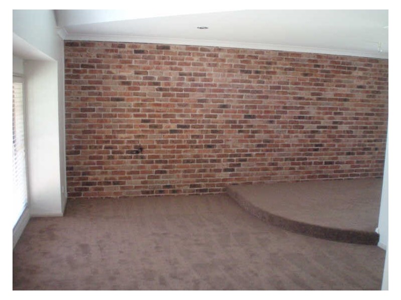 18 Trafalgar Crescent, Valentine NSW 2280