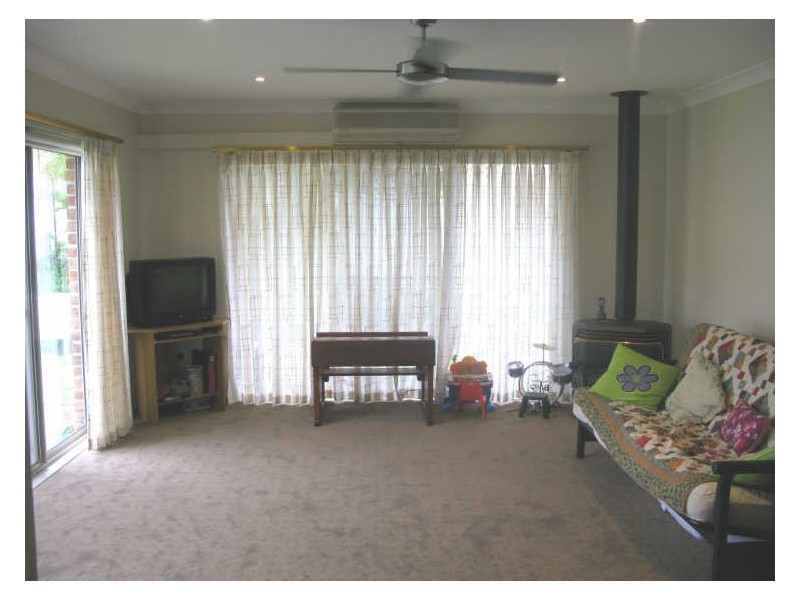 18 Trafalgar Crescent, Valentine NSW 2280