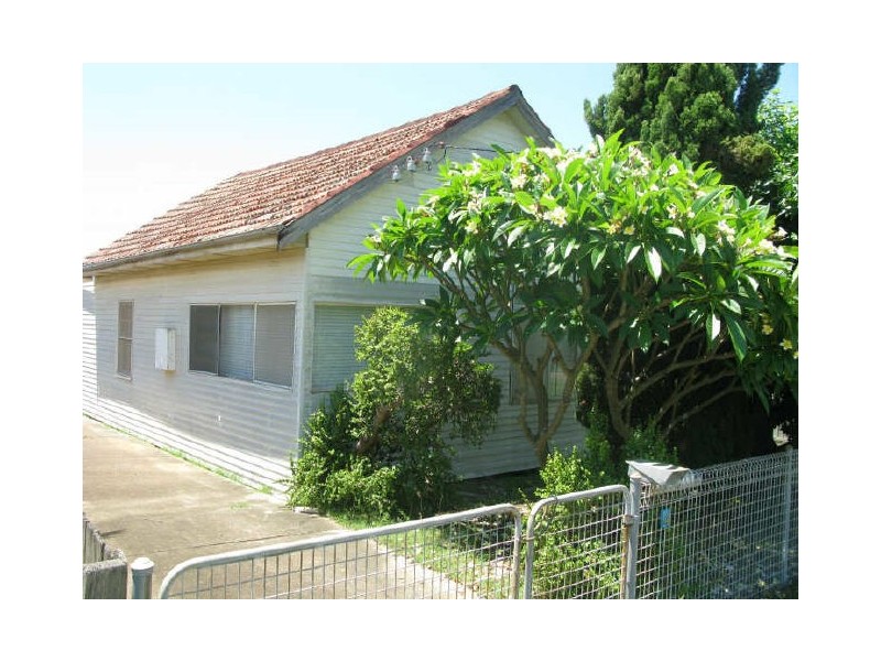 4 Hall Street, Belmont NSW 2280