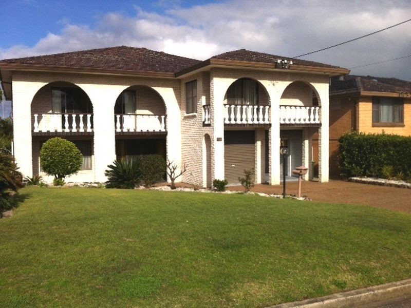 54 Andrew Rd, Valentine NSW 2280