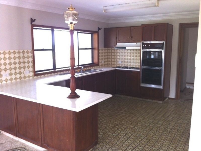 54 Andrew Rd, Valentine NSW 2280