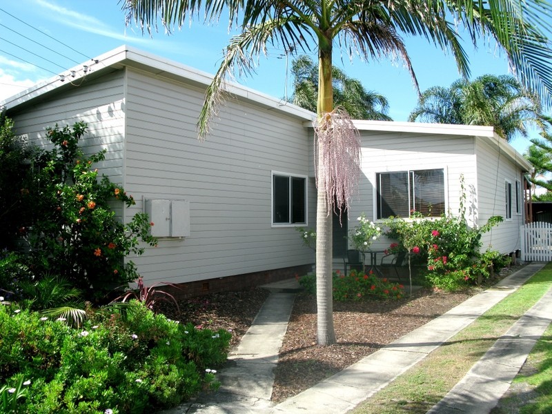 4 Robert Street, Belmont South NSW 2280