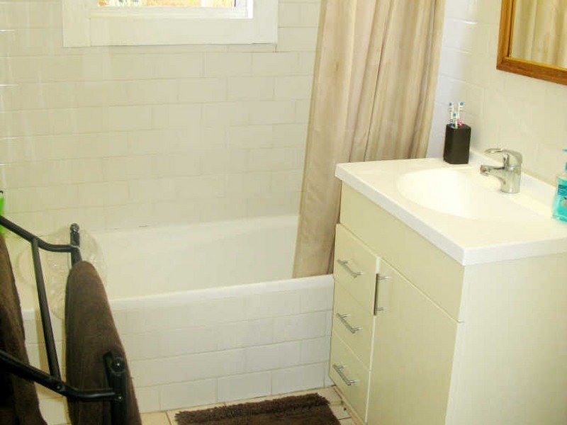 4 Robert Street, Belmont South NSW 2280