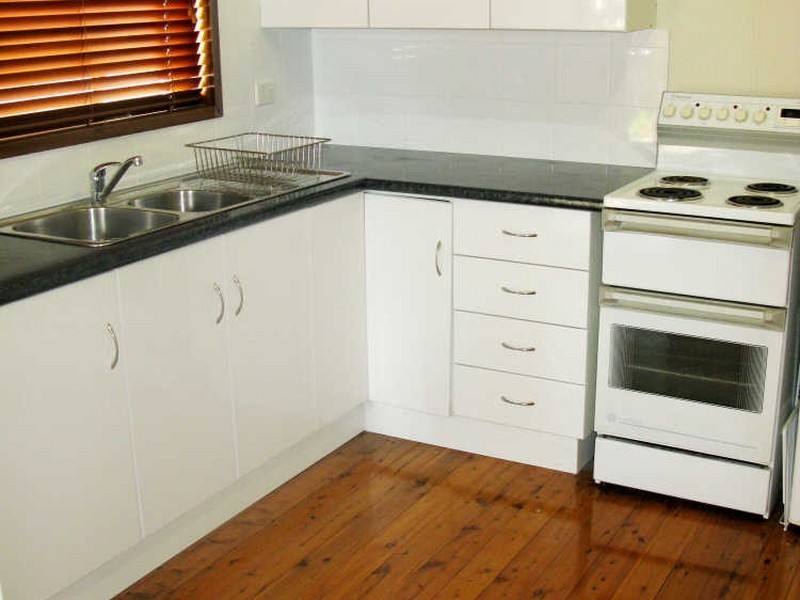 4 Robert Street, Belmont South NSW 2280