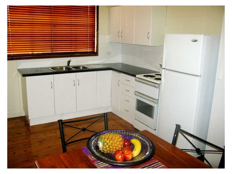 4 Robert Street, Belmont South NSW 2280