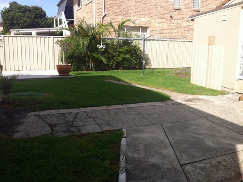 68 Lakeview Pde, Pelican NSW 2281