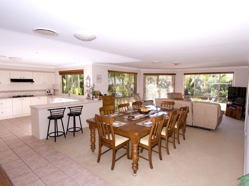 8 Topgallant Way, Belmont NSW 2280