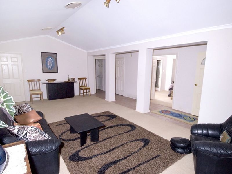 8 Topgallant Way, Belmont NSW 2280