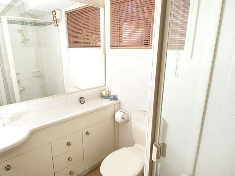 8 Topgallant Way, Belmont NSW 2280