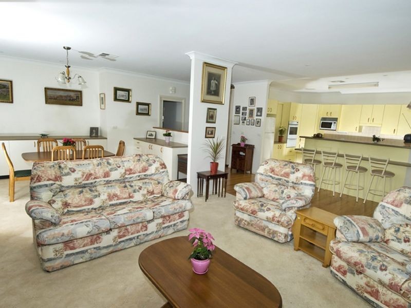 14 Laurina Cove, Valentine NSW 2280