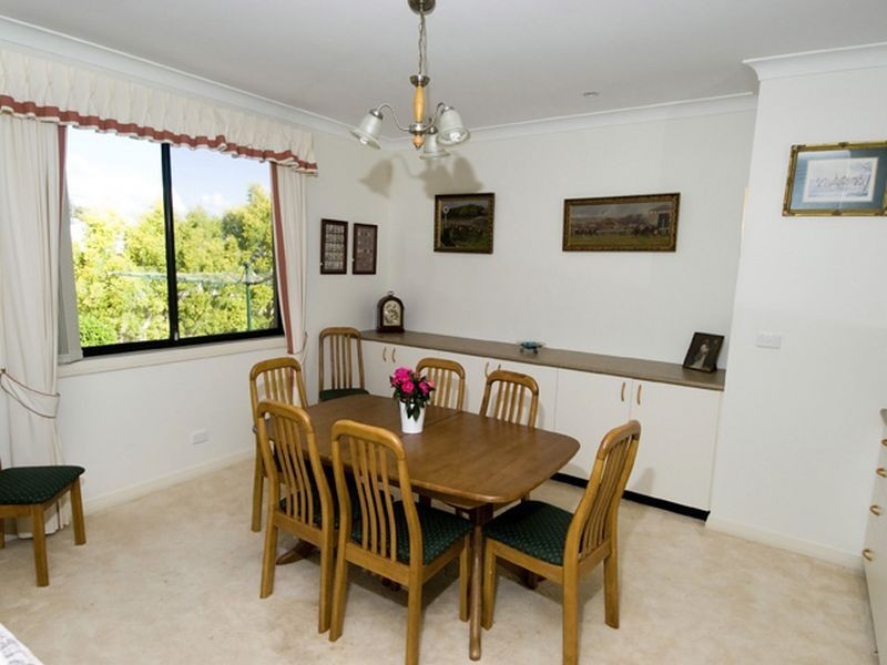 14 Laurina Cove, Valentine NSW 2280