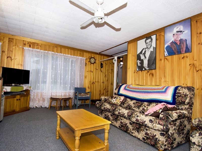 21 Marks Parade, Marks Point NSW 2280