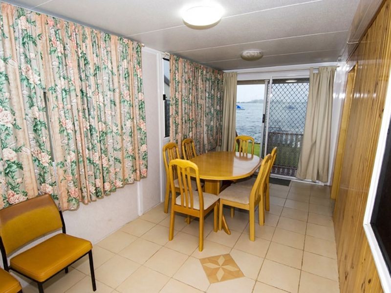 21 Marks Parade, Marks Point NSW 2280