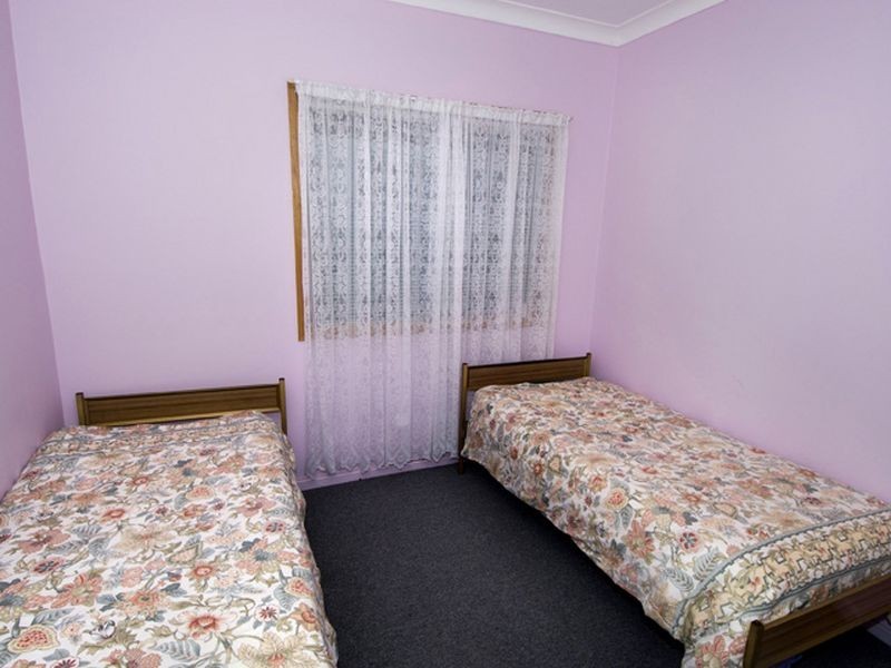 21 Marks Parade, Marks Point NSW 2280