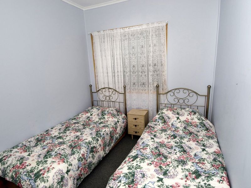 21 Marks Parade, Marks Point NSW 2280