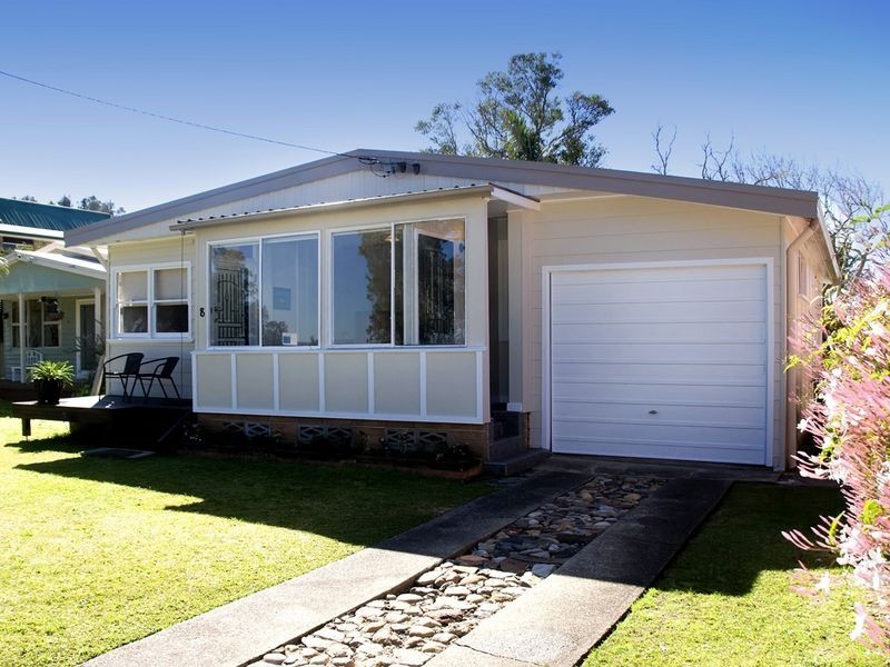 8 Lakeside Drive, Swansea NSW 2281
