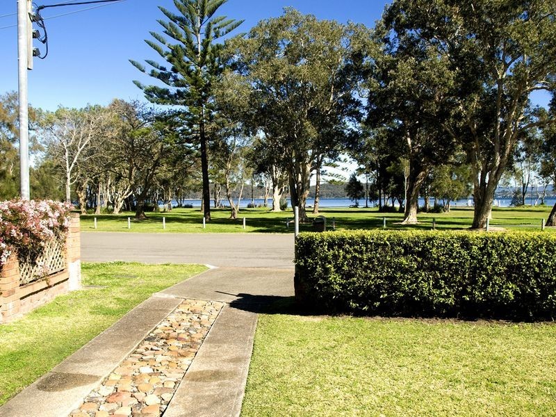 8 Lakeside Drive, Swansea NSW 2281