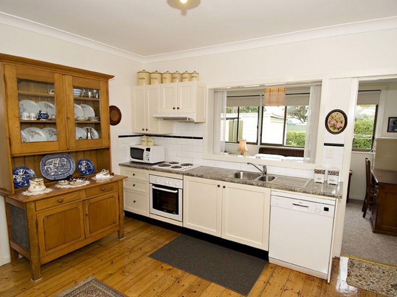 8 Lakeside Drive, Swansea NSW 2281