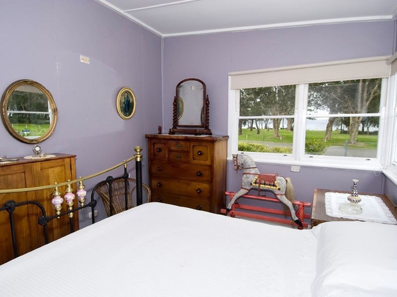 8 Lakeside Drive, Swansea NSW 2281