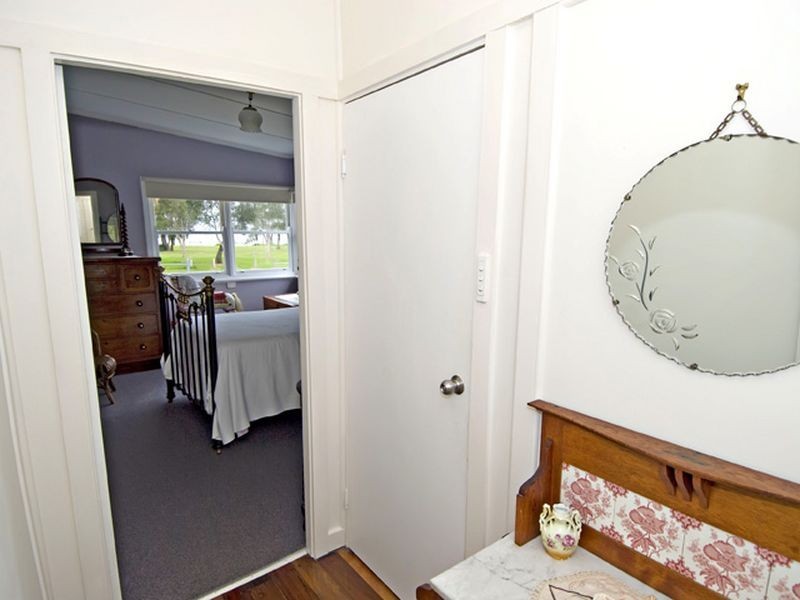 8 Lakeside Drive, Swansea NSW 2281