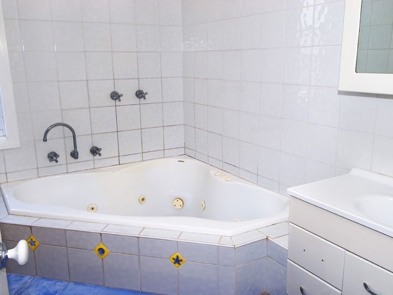 9 Merleview Street, Belmont NSW 2280