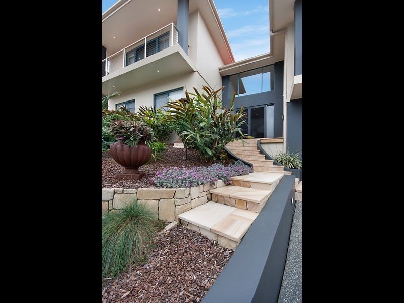 17 Whipbird Way, Belmont NSW 2280