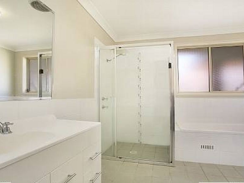 1 Gilmore Street, Cameron Park NSW 2285