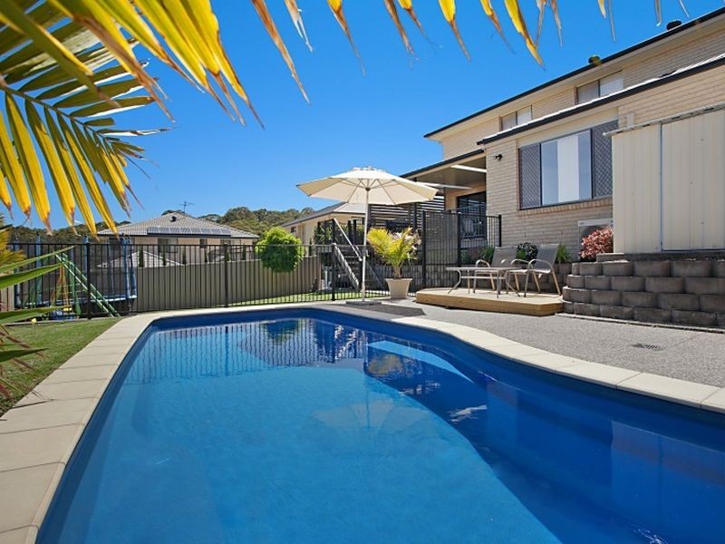 4 Franciska Close, Floraville NSW 2280