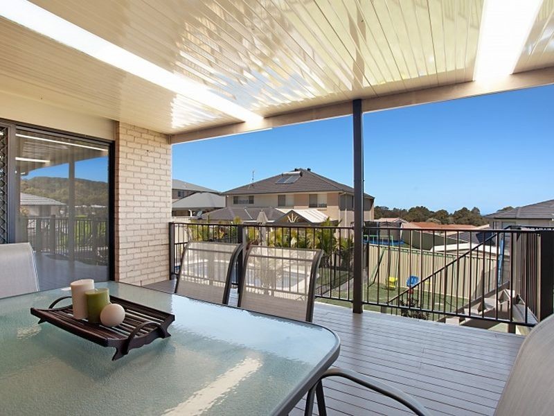 4 Franciska Close, Floraville NSW 2280