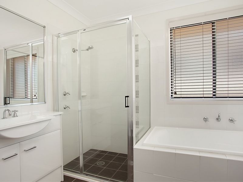 4 Franciska Close, Floraville NSW 2280
