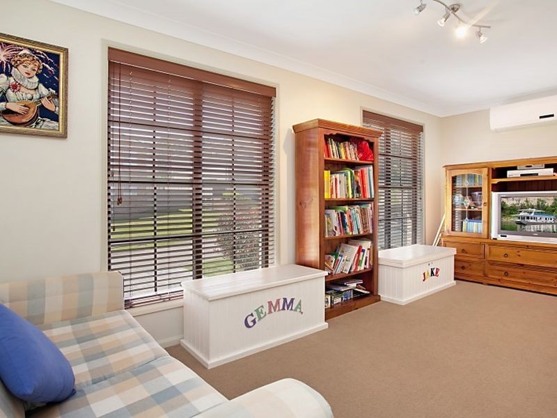 4 Franciska Close, Floraville NSW 2280