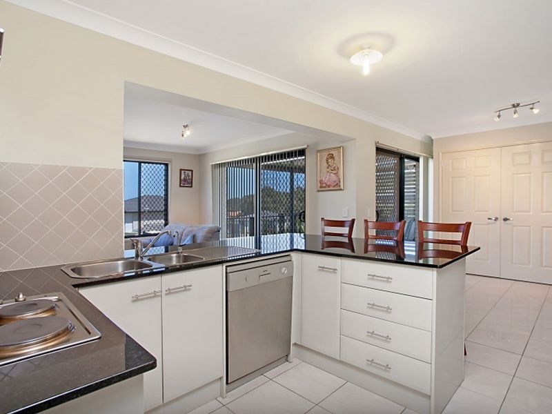 4 Franciska Close, Floraville NSW 2280