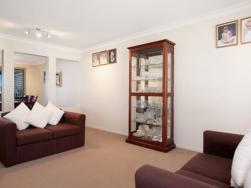 4 Franciska Close, Floraville NSW 2280