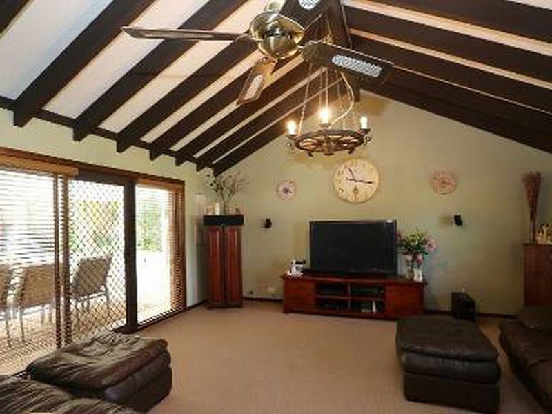 17 Lurnea Crescent, Valentine NSW 2280
