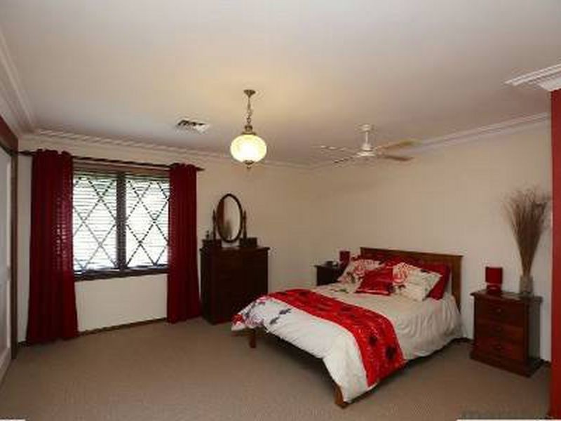 17 Lurnea Crescent, Valentine NSW 2280