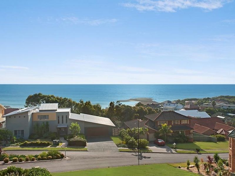15 Sea Eagle Crescent, Caves Beach NSW 2281