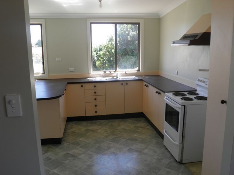 13 Emily Street, Marks Point NSW 2280