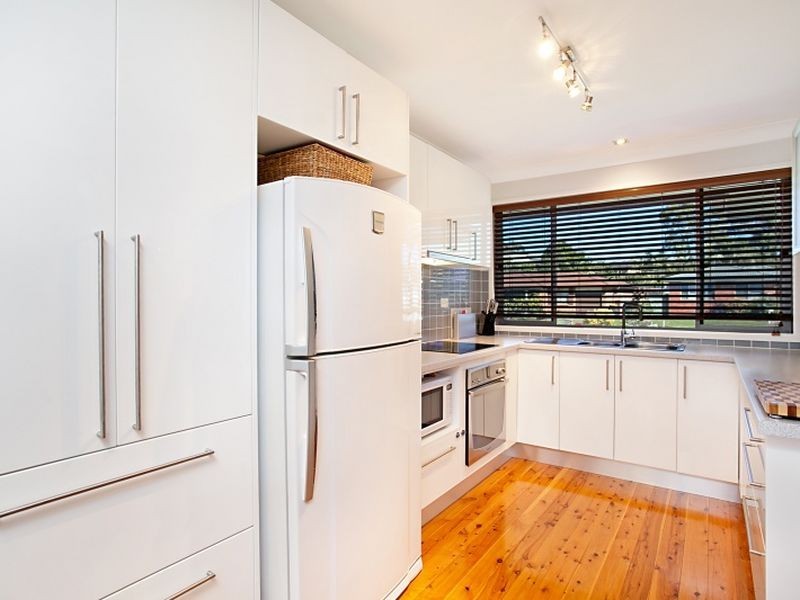 27 Calverton Crescent, Belmont North NSW 2280