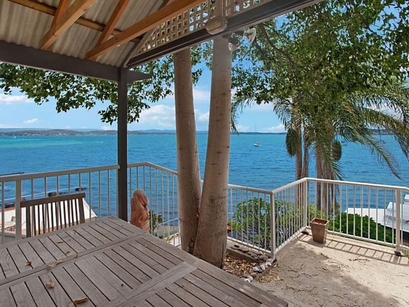 153 Marks Point Road, Marks Point NSW 2280