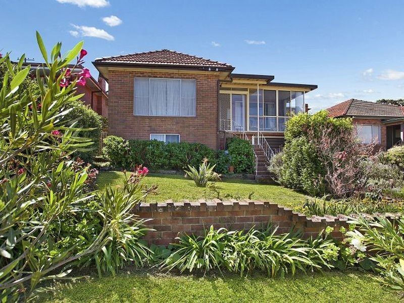 13 Pearce Avenue, Belmont NSW 2280